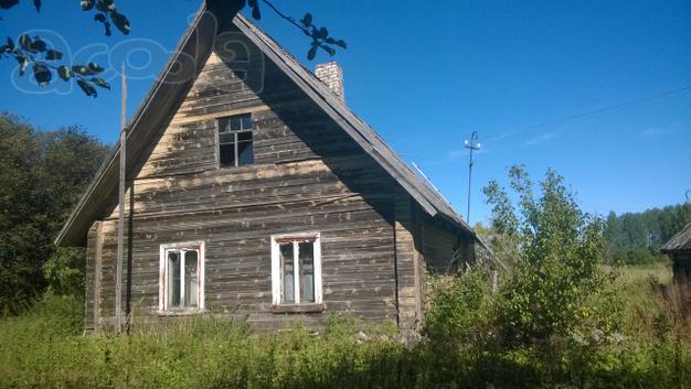 Крепкий дом с баней и хлевом в уютной деревушке у соснового леса