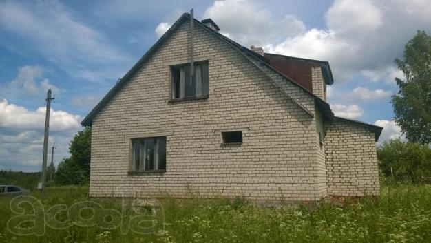 Кирпичный двухэтажный дом в Псковском р-не, требующий внутреннего ремонта, отделки.