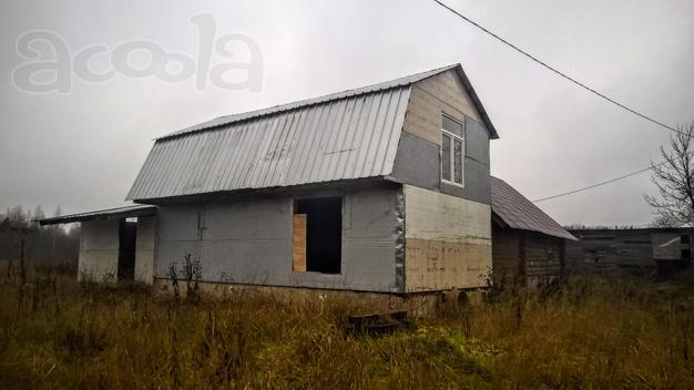 Два дома с хоз. постройками и баней на хуторе, 12 гектар земли
